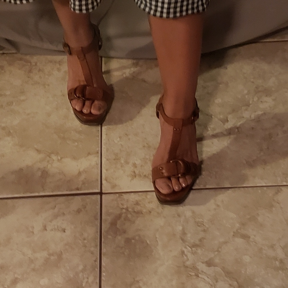 High heel t strap sandals
